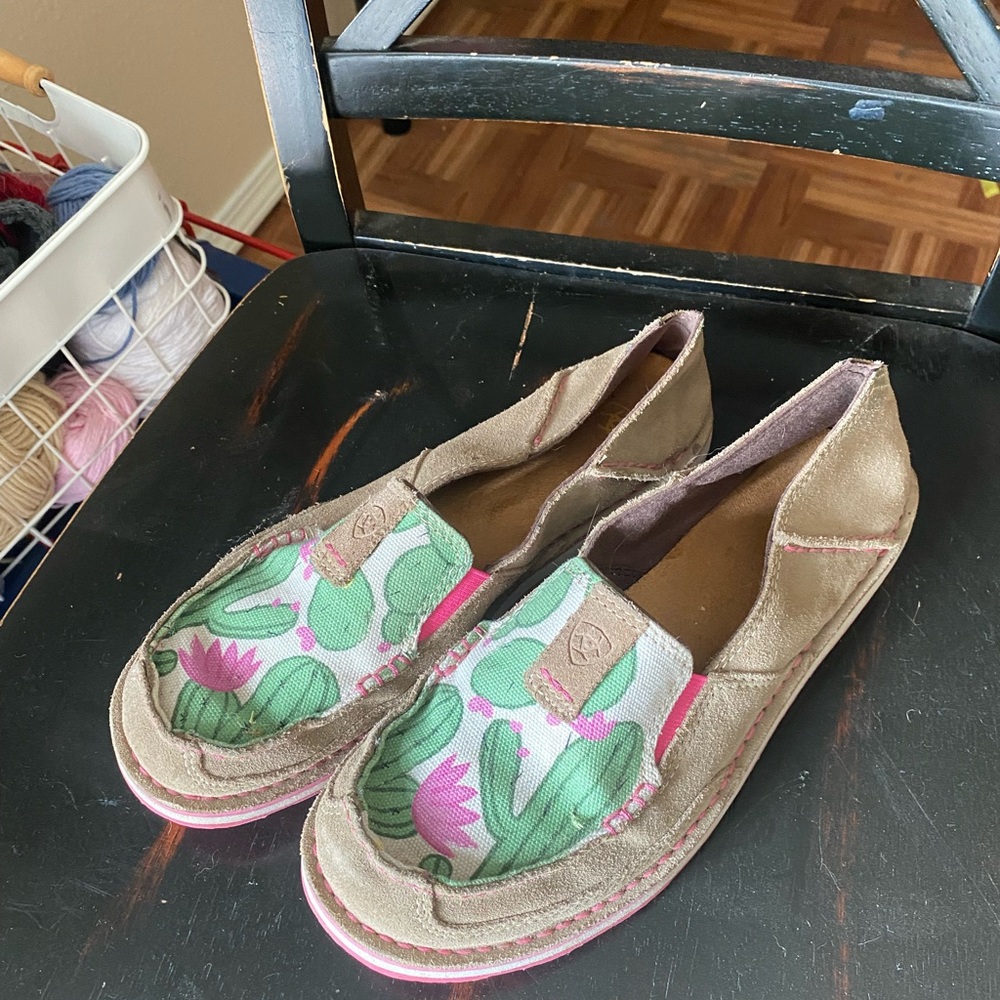 Ariat cruisers